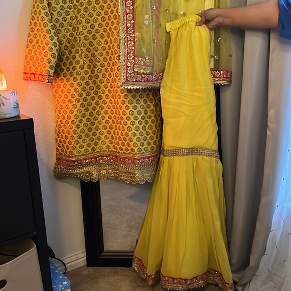 Pakistani Yellow Gharara outfit Size Large - Picture 2 of 3